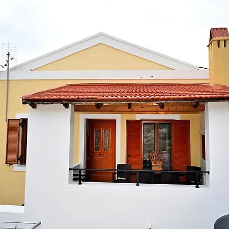 Voula's Traditional House Holiday home *